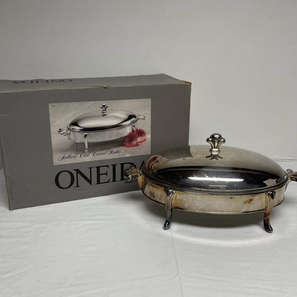 Silverplate Hollowware by ONEIDA Vintage Silver Plated Footed Oval Serving Dish